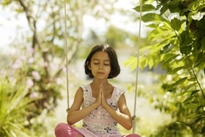 5-conseils-tout-simples-pour-apprendre-a-son-enfant-a-mediter-et-a-se-relaxer__883208_